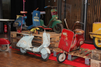 classic remis kinderautos schraubervitrine 03